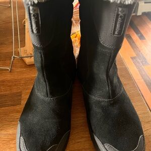 Columbia Black Suede Winter Boots